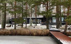 Designers Lakehouse With Jacuzzi